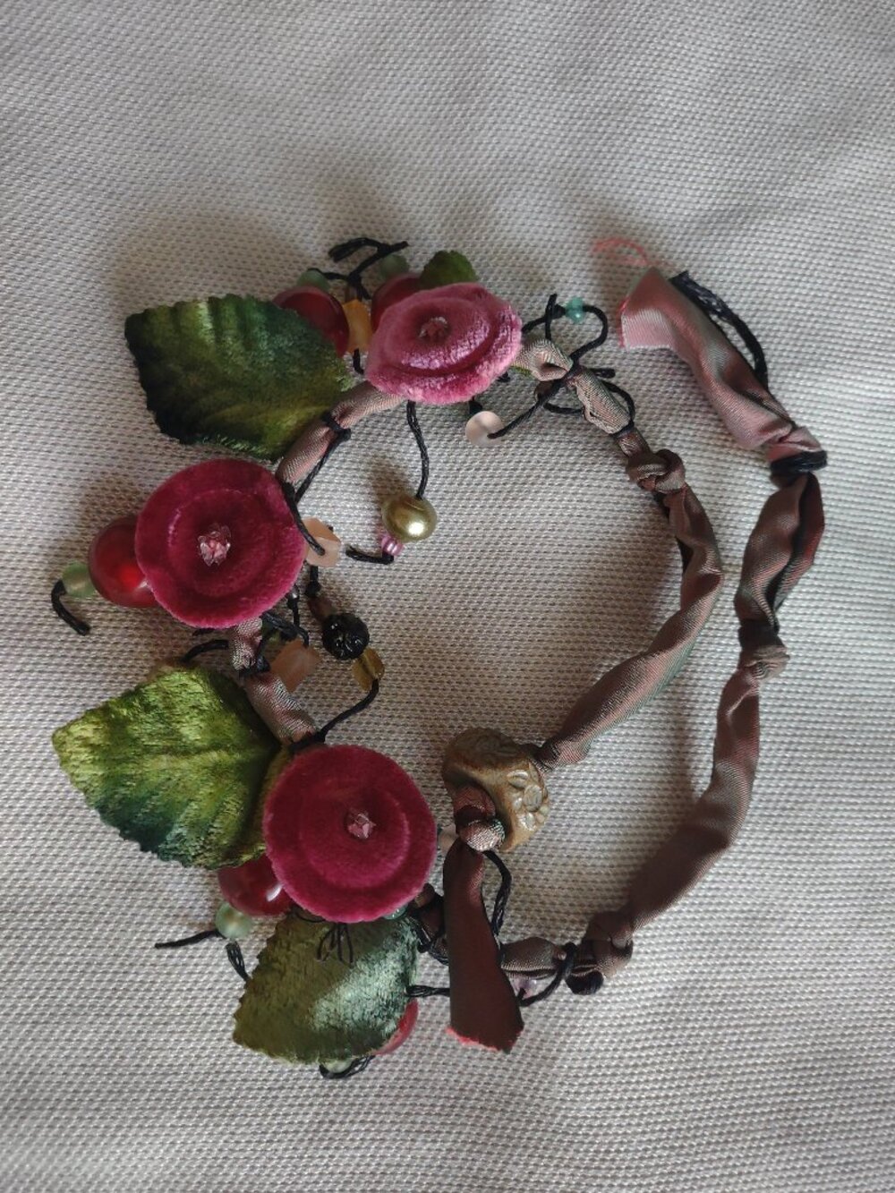 Vintage handmade floral necklace with ceramic bead closure - EUC - artisan made
